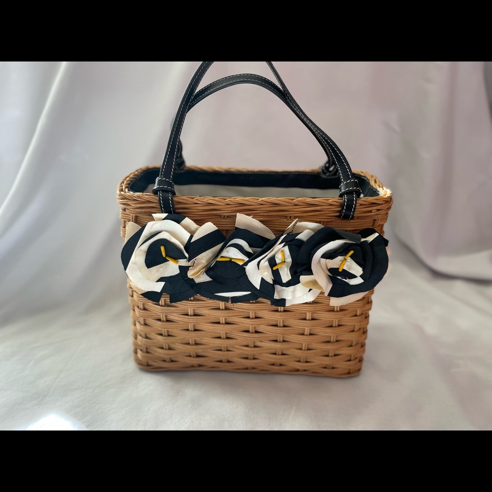 Used Kate Spade wicker/straw Sam handbag w/black & White flowers